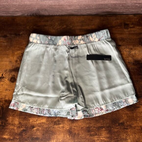 REVOLVE Krisa Lightweight Summer Shorts in Blue with Floral Print. Medium. NWT! - Picture 7 of 16